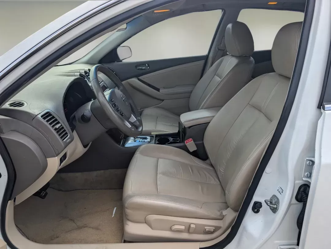 2012 /Blonde Nissan Altima 2.5 SL (1N4AL2APXCC) with an Gas I4 2.5L/ engine, 1-Speed Continuously Variable Ratio transmission, located at 7000 Northlake Connector, Columbus, GA, 31904, (706) 987-8085, 32.524975, -84.978134 - 2012 Nissan Altima 2.5 SL - Photo#9