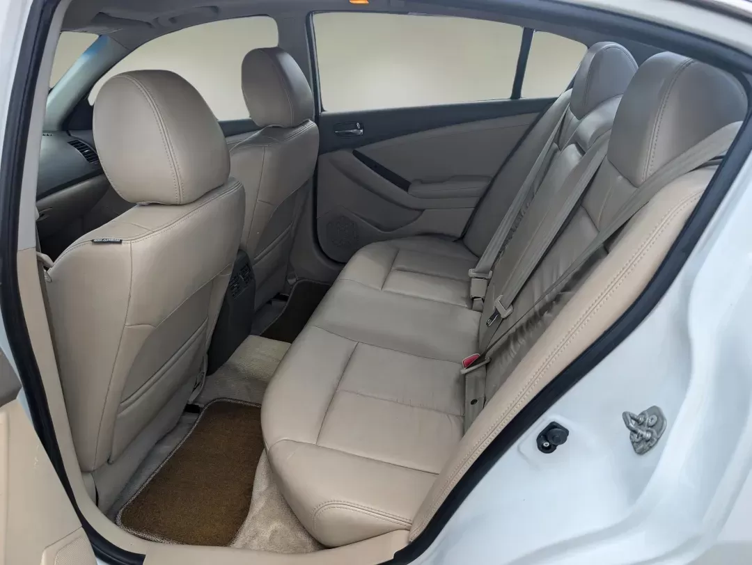 2012 /Blonde Nissan Altima 2.5 SL (1N4AL2APXCC) with an Gas I4 2.5L/ engine, 1-Speed Continuously Variable Ratio transmission, located at 7000 Northlake Connector, Columbus, GA, 31904, (706) 987-8085, 32.524975, -84.978134 - 2012 Nissan Altima 2.5 SL - Photo#10