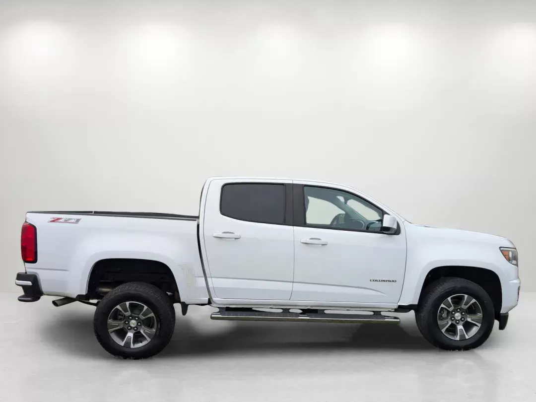 2017 /Jet Black Chevrolet Colorado 2WD Z71 (1GCGSDENXH1) with an Gas V6 3.6L/222 engine, 8-Speed Automatic transmission, located at 3959 U.S. 80 W, Phenix City, AL, 36870, (334) 297-4885, 32.469296, -85.135185 - 2017 Chevrolet Colorado 2WD Z71 - Photo#3