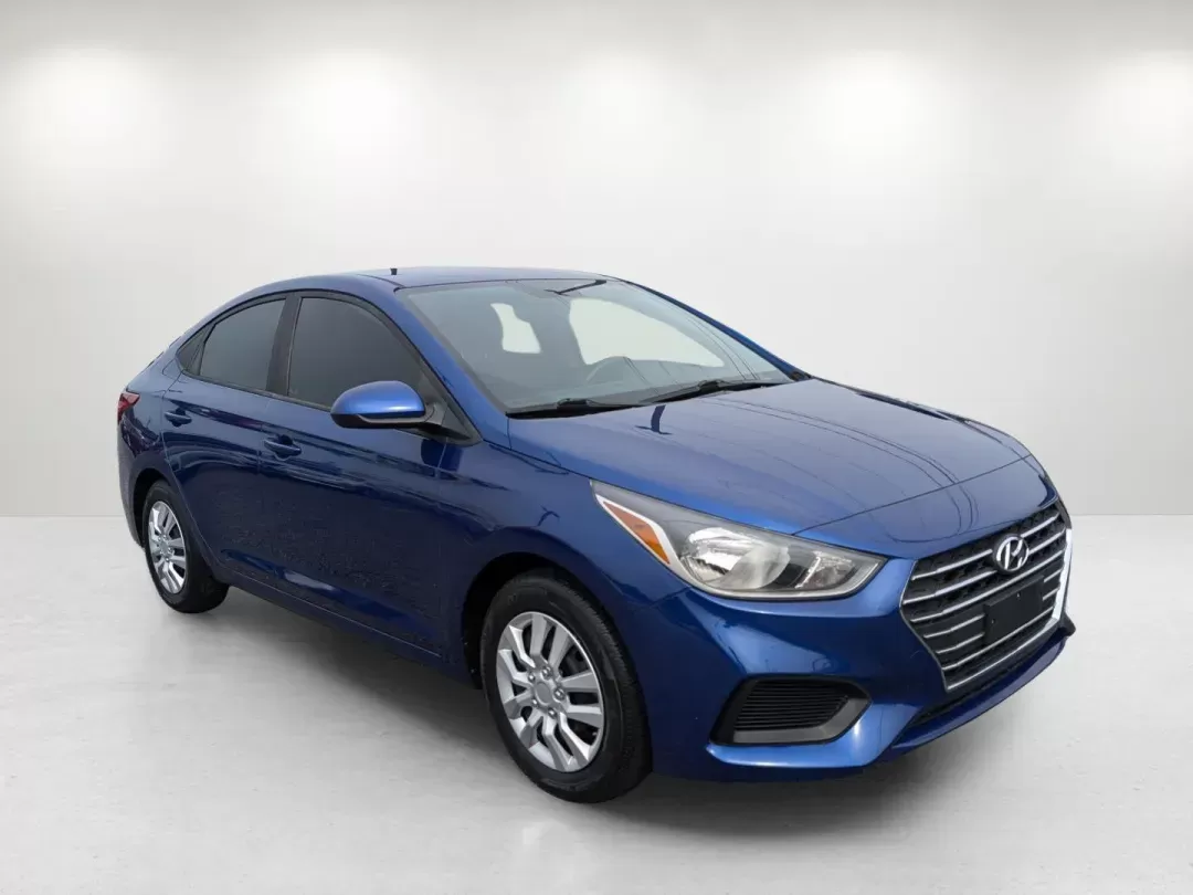 2019 /Black Hyundai Accent SE (3KPC24A38KE) with an Regular Unleaded I-4 1.6 L/97 engine, 6-Speed Automatic w/OD transmission, located at 1430 Gateway Drive, Opelika, AL, 36801, (334) 239-0944, 32.637871, -85.409790 - 2019 Hyundai Accent SE - Photo#2
