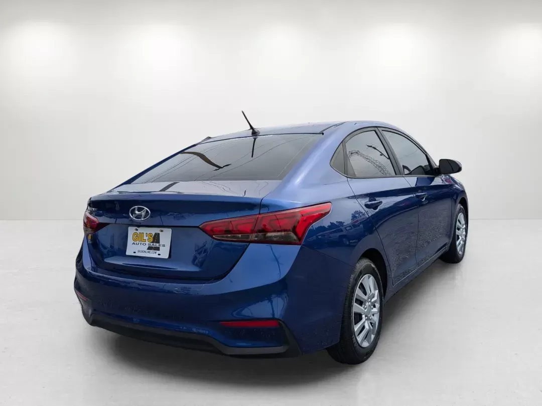 2019 /Black Hyundai Accent SE (3KPC24A38KE) with an Regular Unleaded I-4 1.6 L/97 engine, 6-Speed Automatic w/OD transmission, located at 1430 Gateway Drive, Opelika, AL, 36801, (334) 239-0944, 32.637871, -85.409790 - 2019 Hyundai Accent SE - Photo#4