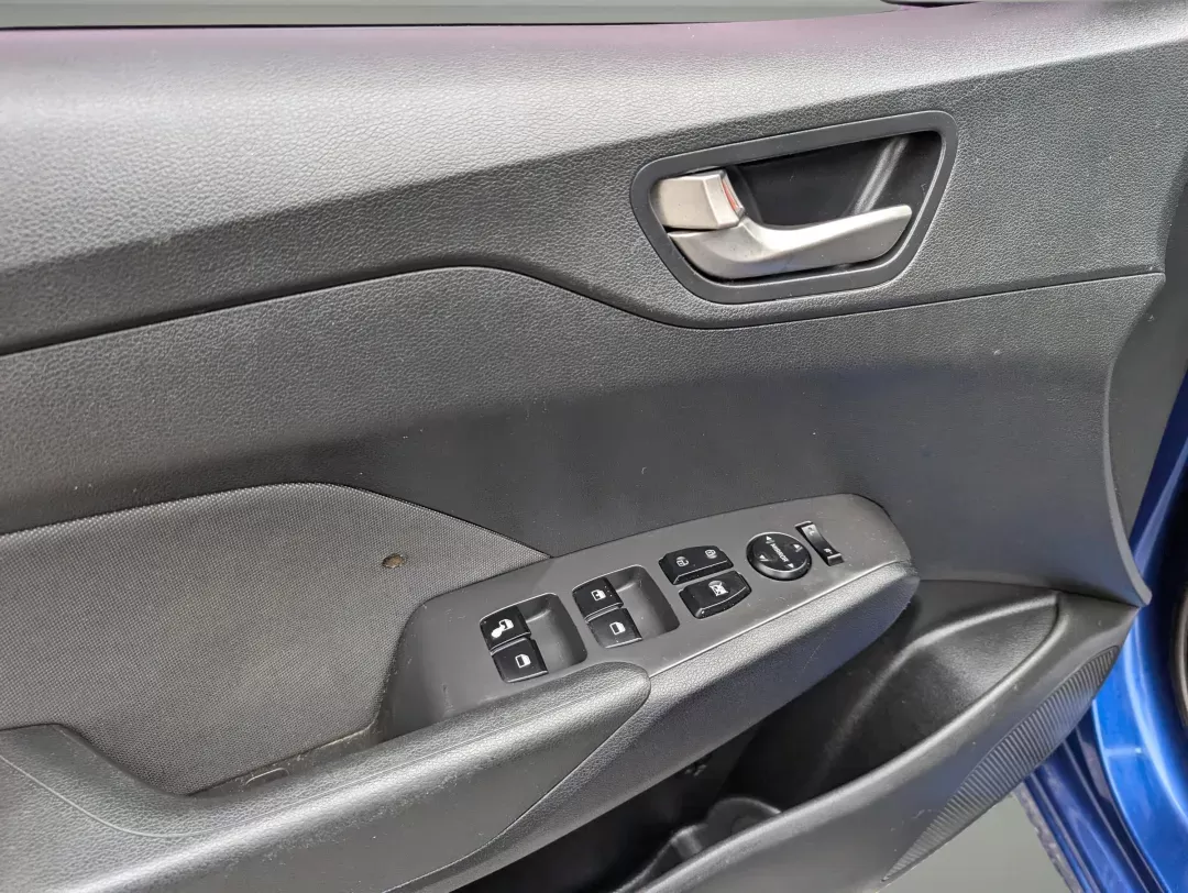 2019 /Black Hyundai Accent SE (3KPC24A38KE) with an Regular Unleaded I-4 1.6 L/97 engine, 6-Speed Automatic w/OD transmission, located at 1430 Gateway Drive, Opelika, AL, 36801, (334) 239-0944, 32.637871, -85.409790 - 2019 Hyundai Accent SE - Photo#8