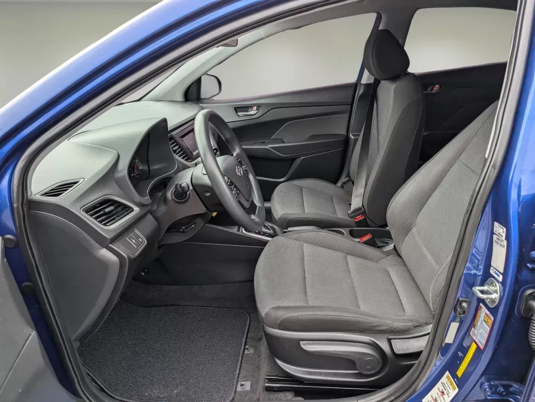 2019 /Black Hyundai Accent SE (3KPC24A38KE) with an Regular Unleaded I-4 1.6 L/97 engine, 6-Speed Automatic w/OD transmission, located at 1430 Gateway Drive, Opelika, AL, 36801, (334) 239-0944, 32.637871, -85.409790 - 2019 Hyundai Accent SE - Photo#9