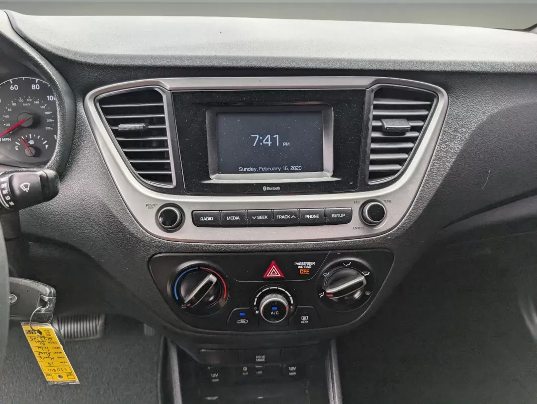2019 /Black Hyundai Accent SE (3KPC24A38KE) with an Regular Unleaded I-4 1.6 L/97 engine, 6-Speed Automatic w/OD transmission, located at 1430 Gateway Drive, Opelika, AL, 36801, (334) 239-0944, 32.637871, -85.409790 - 2019 Hyundai Accent SE - Photo#14