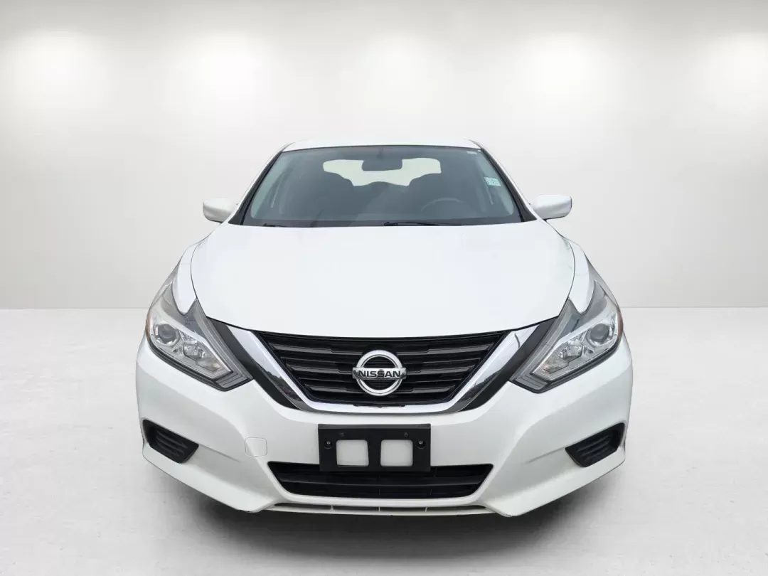 2016 Nissan Altima 2.5 (1N4AL3AP8GN) with an Regular Unleaded I-4 2.5 L/152 engine, 1-Speed CVT w/OD transmission, located at 804 22nd Ave, Phenix City, AL, 36870, (334) 297-1860, 32.484749, -85.024475 - 2016 Nissan Altima 2.5 - Photo#1