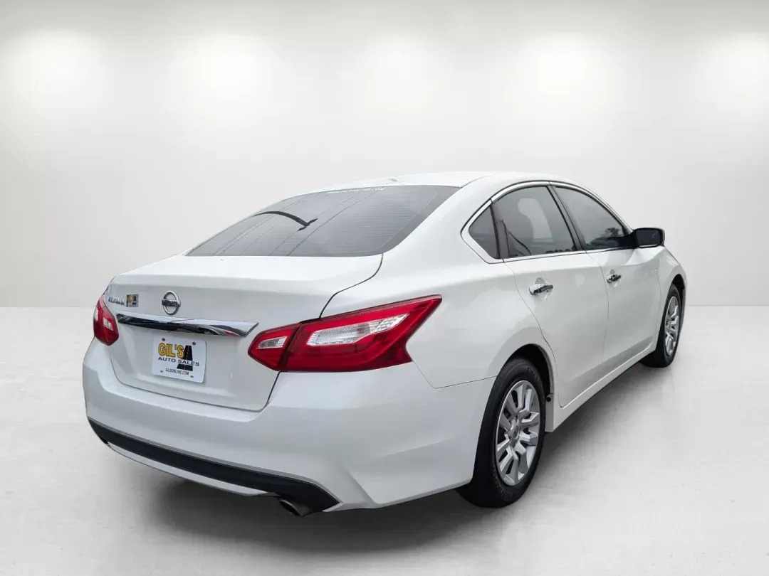 2016 Nissan Altima 2.5 (1N4AL3AP8GN) with an Regular Unleaded I-4 2.5 L/152 engine, 1-Speed CVT w/OD transmission, located at 804 22nd Ave, Phenix City, AL, 36870, (334) 297-1860, 32.484749, -85.024475 - 2016 Nissan Altima 2.5 - Photo#4