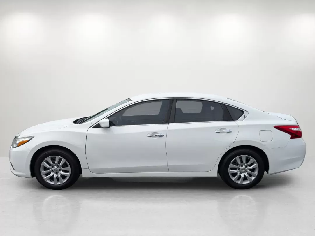 2016 Nissan Altima 2.5 (1N4AL3AP8GN) with an Regular Unleaded I-4 2.5 L/152 engine, 1-Speed CVT w/OD transmission, located at 804 22nd Ave, Phenix City, AL, 36870, (334) 297-1860, 32.484749, -85.024475 - 2016 Nissan Altima 2.5 - Photo#7