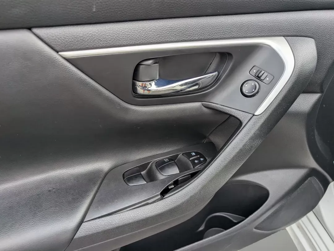 2016 Nissan Altima 2.5 (1N4AL3AP8GN) with an Regular Unleaded I-4 2.5 L/152 engine, 1-Speed CVT w/OD transmission, located at 804 22nd Ave, Phenix City, AL, 36870, (334) 297-1860, 32.484749, -85.024475 - 2016 Nissan Altima 2.5 - Photo#8