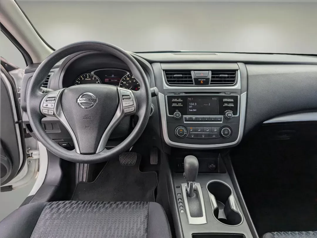 2016 Nissan Altima 2.5 (1N4AL3AP8GN) with an Regular Unleaded I-4 2.5 L/152 engine, 1-Speed CVT w/OD transmission, located at 804 22nd Ave, Phenix City, AL, 36870, (334) 297-1860, 32.484749, -85.024475 - 2016 Nissan Altima 2.5 - Photo#11