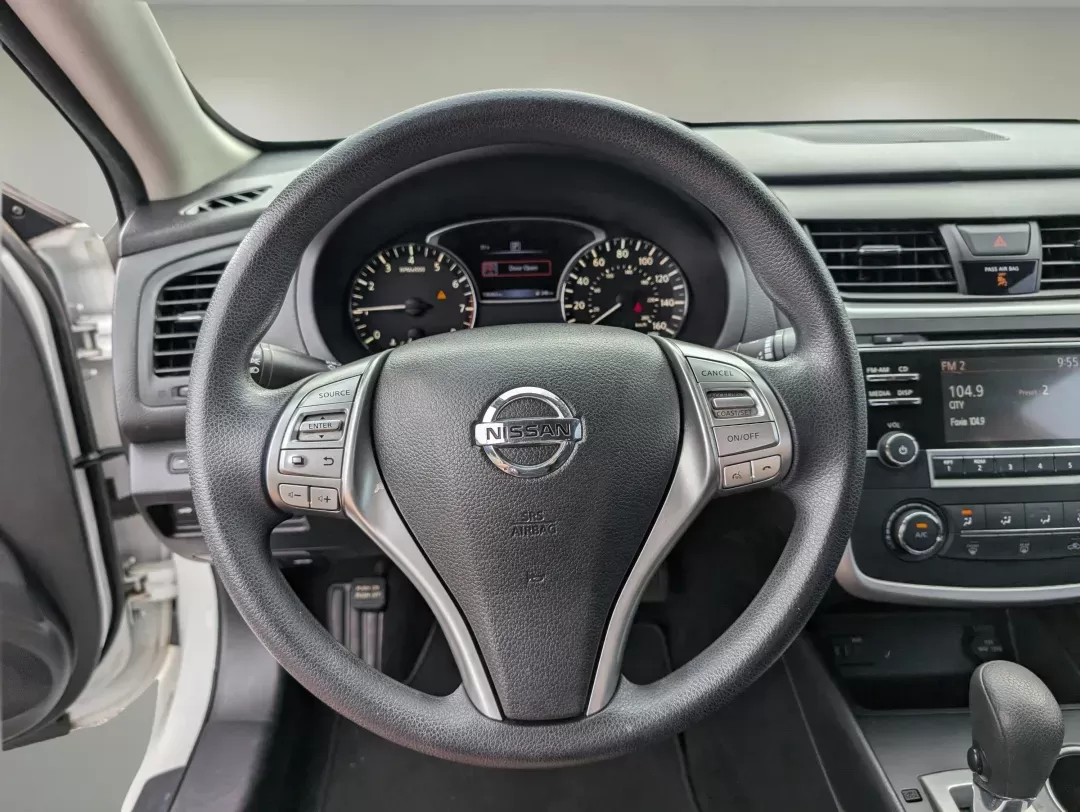 2016 Nissan Altima 2.5 (1N4AL3AP8GN) with an Regular Unleaded I-4 2.5 L/152 engine, 1-Speed CVT w/OD transmission, located at 804 22nd Ave, Phenix City, AL, 36870, (334) 297-1860, 32.484749, -85.024475 - 2016 Nissan Altima 2.5 - Photo#15