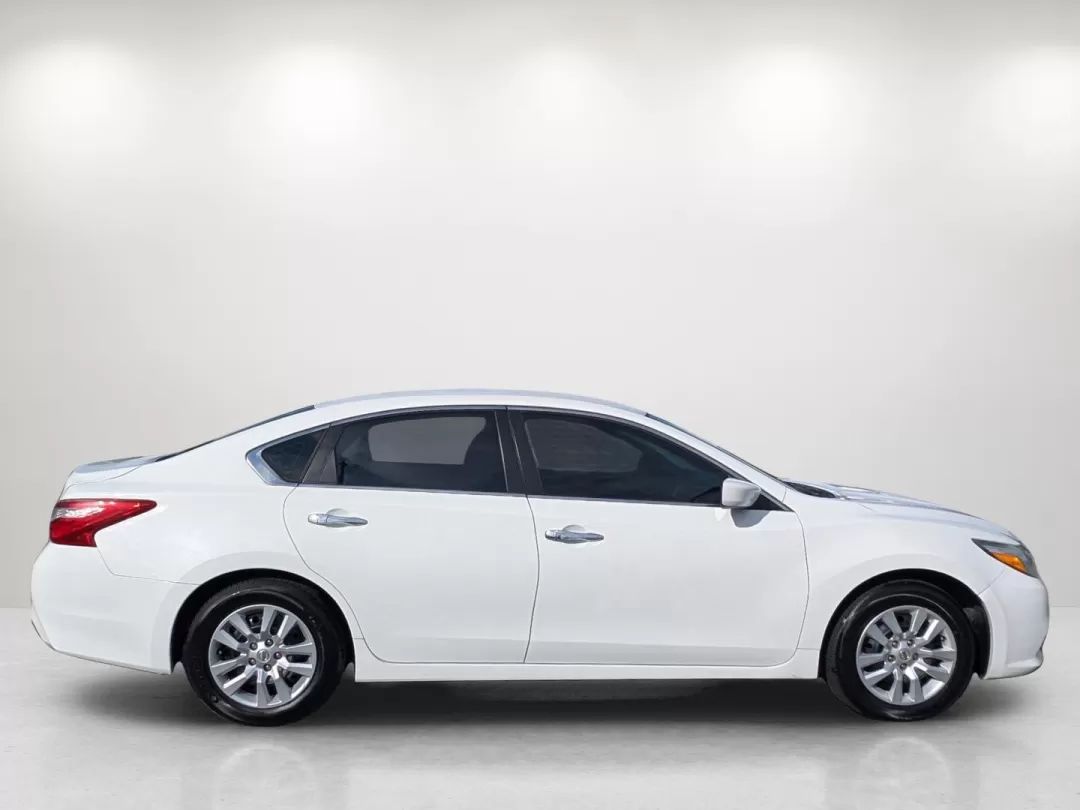 2016 Nissan Altima 2.5 (1N4AL3AP8GN) with an Other engine, located at 804 22nd Ave, Phenix City, AL, 36870, (334) 297-1860, 32.484749, -85.024475 - 2016 Nissan Altima 2.5 - Photo#4