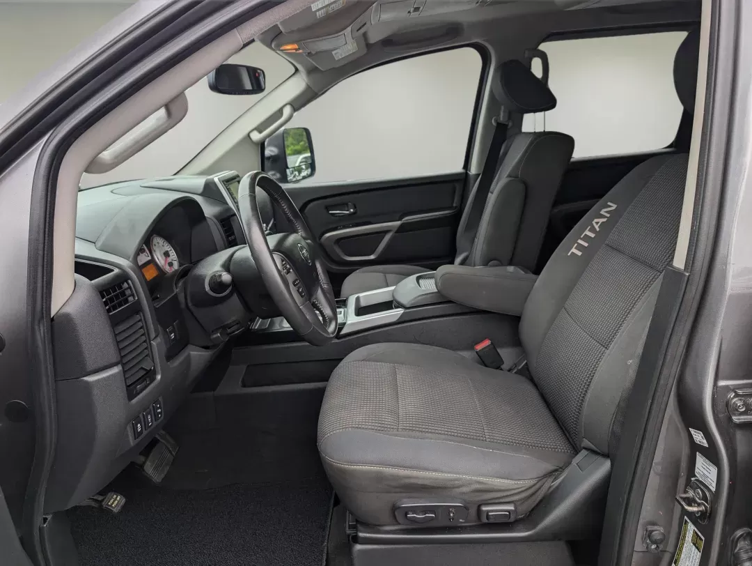 2015 /Charcoal II Nissan Titan PRO-4X (1N6BA0EC8FN) with an Regular Unleaded V-8 5.6 L/339 engine, 5-Speed Automatic w/OD transmission, located at 3959 U.S. 80 W, Phenix City, AL, 36870, (334) 297-4885, 32.469296, -85.135185 - 2015 Nissan Titan PRO-4X - Photo#10