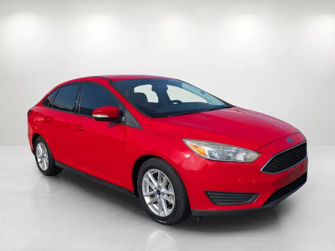 2016 Ford Focus SE (1FADP3F28GL) with an Regular Unleaded I-4 2.0 L/122 engine, located at 3959 U.S. 80 W, Phenix City, AL, 36870, (334) 297-4885, 32.469296, -85.135185 - 2016 Ford Focus SE - Photo#3