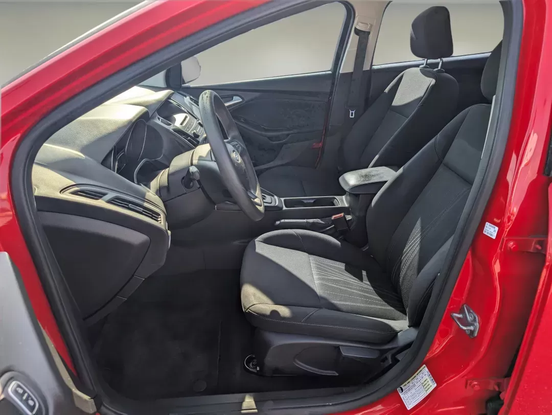 2016 Ford Focus SE (1FADP3F28GL) with an Regular Unleaded I-4 2.0 L/122 engine, located at 3959 U.S. 80 W, Phenix City, AL, 36870, (334) 297-4885, 32.469296, -85.135185 - 2016 Ford Focus SE - Photo#10