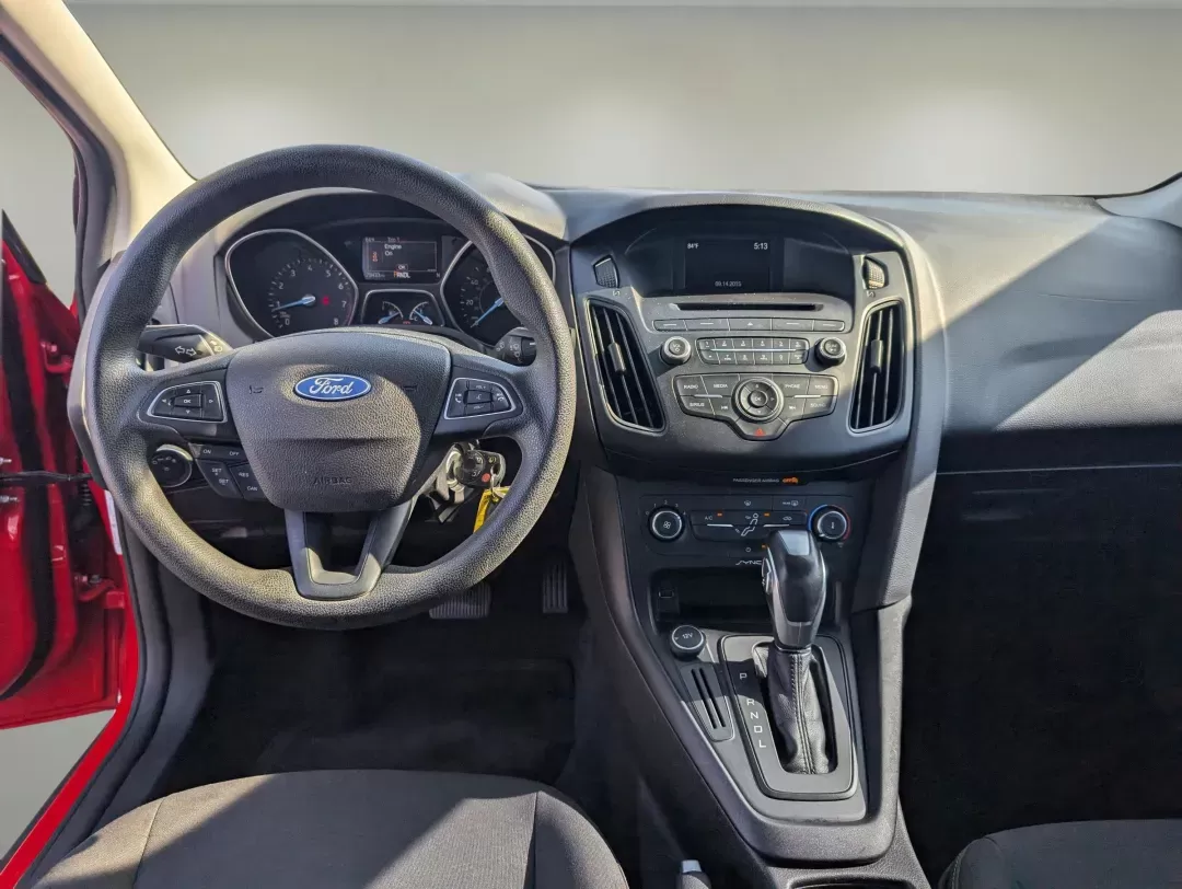 2016 Ford Focus SE (1FADP3F28GL) with an Regular Unleaded I-4 2.0 L/122 engine, located at 3959 U.S. 80 W, Phenix City, AL, 36870, (334) 297-4885, 32.469296, -85.135185 - 2016 Ford Focus SE - Photo#12