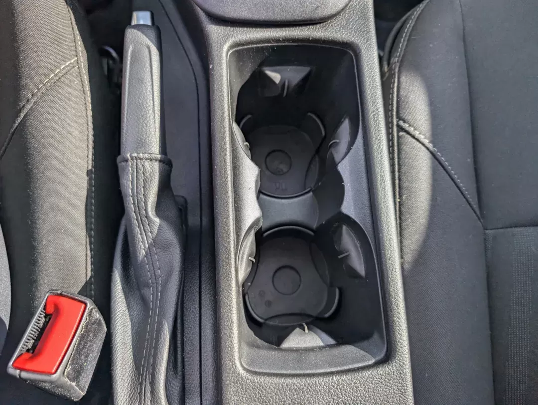2016 Ford Focus SE (1FADP3F28GL) with an Regular Unleaded I-4 2.0 L/122 engine, located at 3959 U.S. 80 W, Phenix City, AL, 36870, (334) 297-4885, 32.469296, -85.135185 - 2016 Ford Focus SE - Photo#13