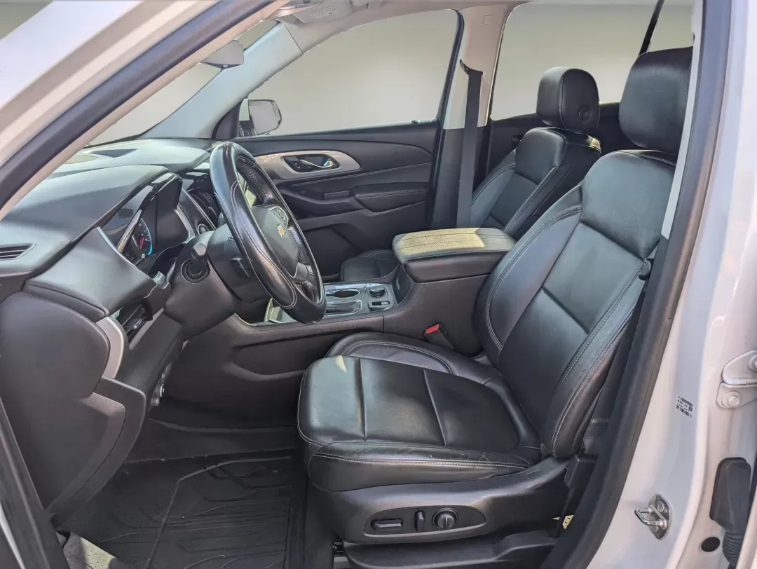 2019 /Jet Black Chevrolet Traverse RS (1GNERJKX0KJ) with an Turbocharged I4 2.0L/122 engine, 9-Speed Automatic transmission, located at 3959 U.S. 80 W, Phenix City, AL, 36870, (334) 297-4885, 32.469296, -85.135185 - 2019 Chevrolet Traverse RS - Photo#9