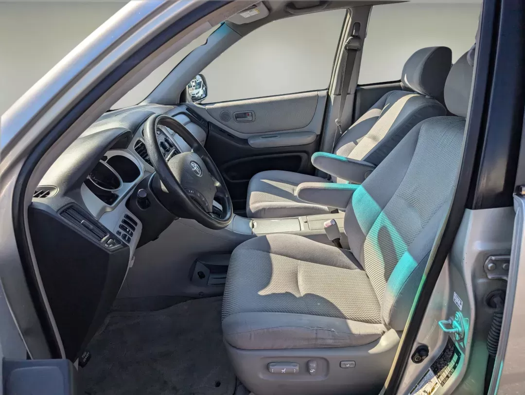 2004 Toyota Highlander (JTEGP21A740) with an Gas V6 3.3L/201 engine, 5-Speed Automatic transmission, located at 521 Old Farm Lane Rd, Prattville, AL, 36066, (334) 325-1505, 32.482460, -86.416367 - 2004 Toyota Highlander - Photo#9