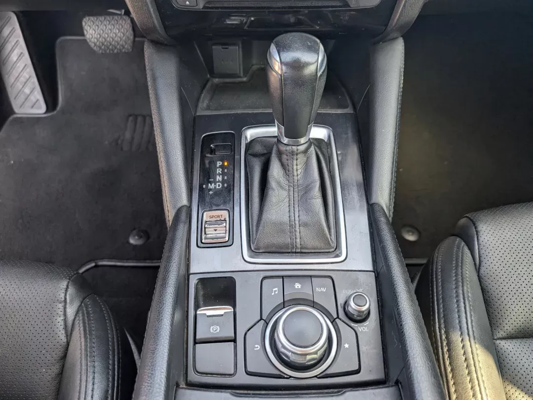 2017 /Black Mazda Mazda6 Touring (JM1GL1V50H1) with an Regular Unleaded I-4 2.5 L/152 engine, 6-Speed Automatic w/OD transmission, located at 3959 U.S. 80 W, Phenix City, AL, 36870, (334) 297-4885, 32.469296, -85.135185 - 2017 Mazda Mazda6 Touring - Photo#12