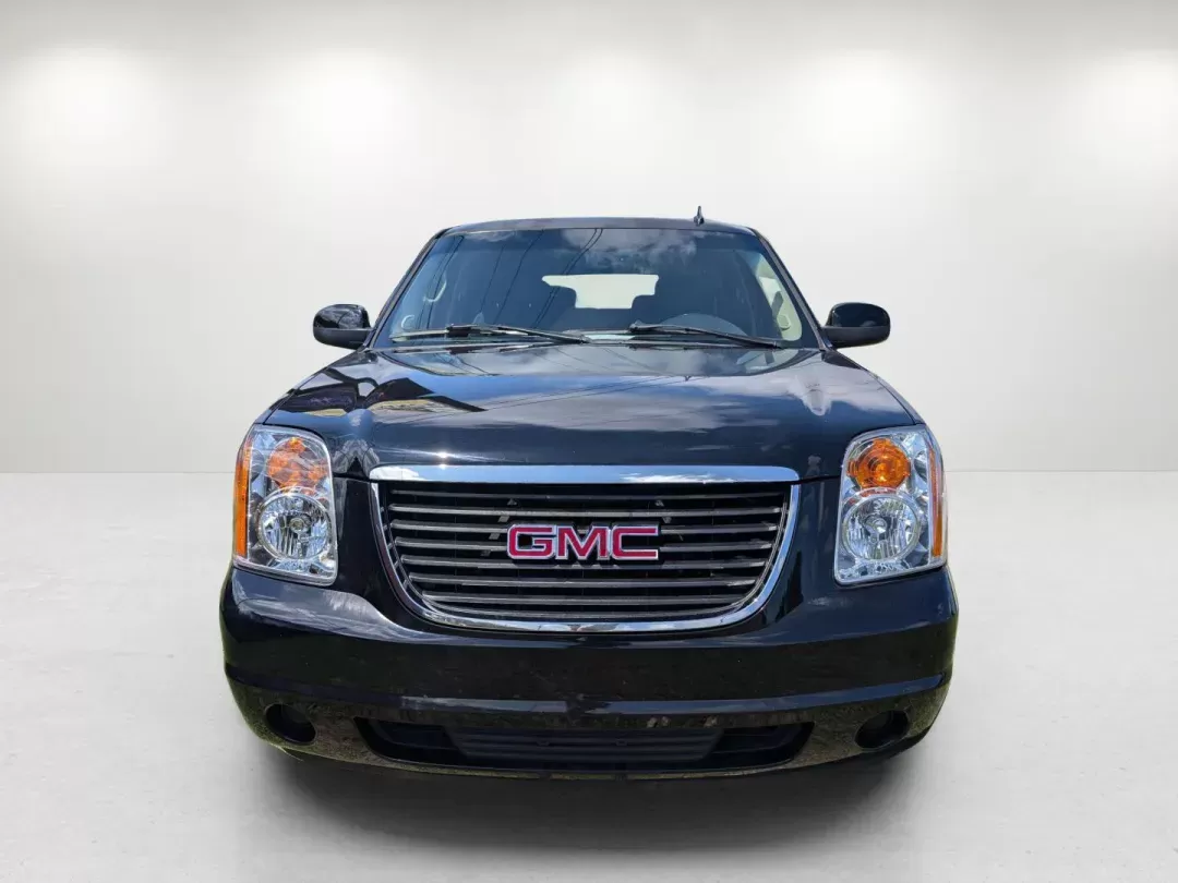 2007 /Ebony GMC Yukon XL SLE (1GKFC16J87R) with an Gas V8 5.3L/323 engine, 4-Speed Automatic w/OD transmission, located at 3959 U.S. 80 W, Phenix City, AL, 36870, (334) 297-4885, 32.469296, -85.135185 - 2007 GMC Yukon XL SLE - Photo#2