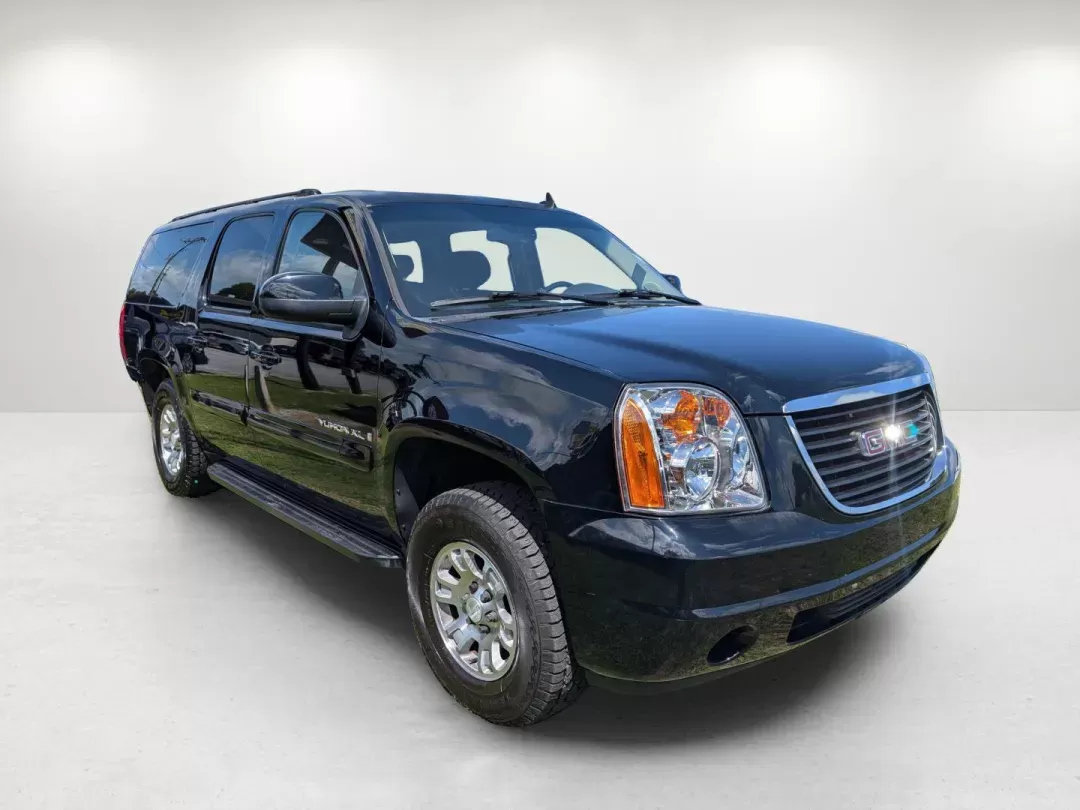 2007 /Ebony GMC Yukon XL SLE (1GKFC16J87R) with an Gas V8 5.3L/323 engine, 4-Speed Automatic w/OD transmission, located at 3959 U.S. 80 W, Phenix City, AL, 36870, (334) 297-4885, 32.469296, -85.135185 - 2007 GMC Yukon XL SLE - Photo#3