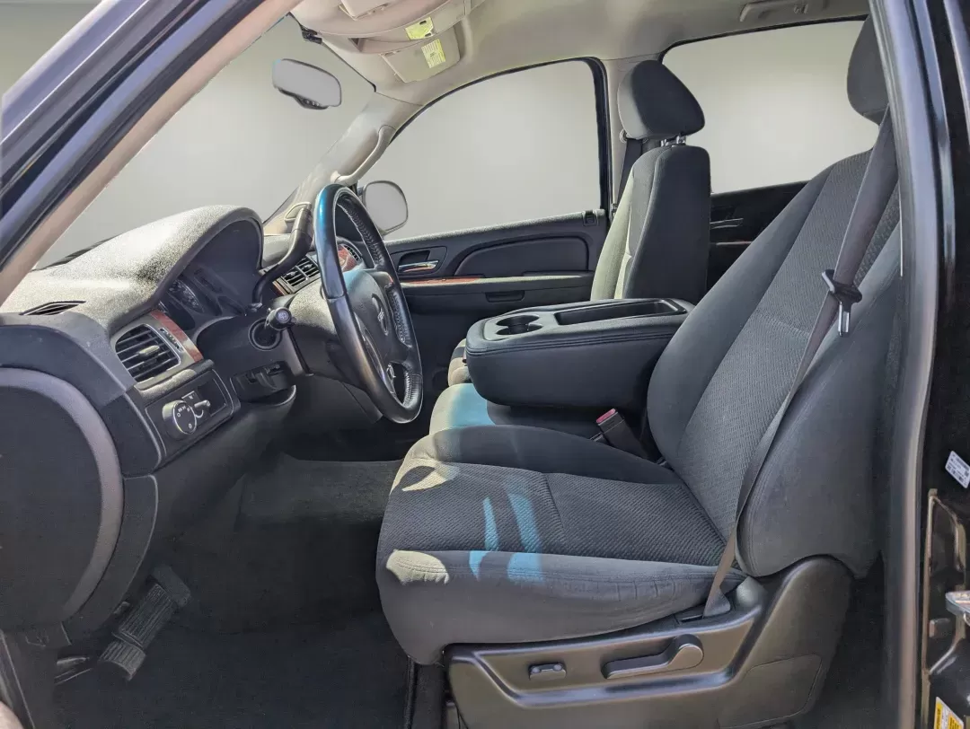 2007 /Ebony GMC Yukon XL SLE (1GKFC16J87R) with an Gas V8 5.3L/323 engine, 4-Speed Automatic w/OD transmission, located at 3959 U.S. 80 W, Phenix City, AL, 36870, (334) 297-4885, 32.469296, -85.135185 - 2007 GMC Yukon XL SLE - Photo#10