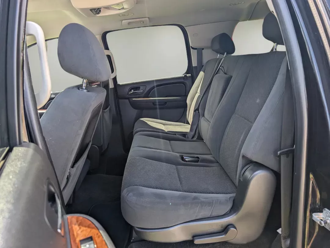 2007 /Ebony GMC Yukon XL SLE (1GKFC16J87R) with an Gas V8 5.3L/323 engine, 4-Speed Automatic w/OD transmission, located at 3959 U.S. 80 W, Phenix City, AL, 36870, (334) 297-4885, 32.469296, -85.135185 - 2007 GMC Yukon XL SLE - Photo#11