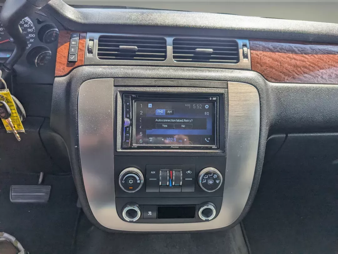2007 /Ebony GMC Yukon XL SLE (1GKFC16J87R) with an Gas V8 5.3L/323 engine, 4-Speed Automatic w/OD transmission, located at 3959 U.S. 80 W, Phenix City, AL, 36870, (334) 297-4885, 32.469296, -85.135185 - 2007 GMC Yukon XL SLE - Photo#15