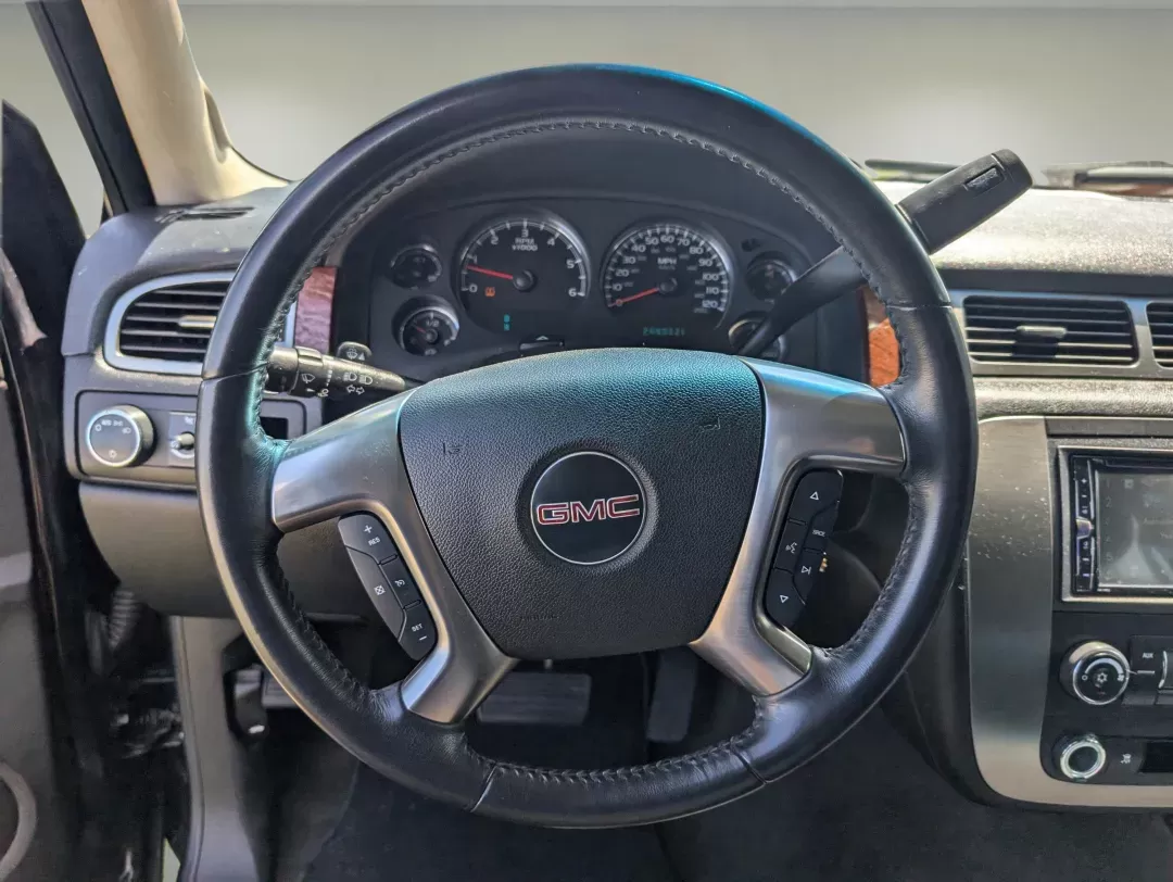 2007 /Ebony GMC Yukon XL SLE (1GKFC16J87R) with an Gas V8 5.3L/323 engine, 4-Speed Automatic w/OD transmission, located at 3959 U.S. 80 W, Phenix City, AL, 36870, (334) 297-4885, 32.469296, -85.135185 - 2007 GMC Yukon XL SLE - Photo#16