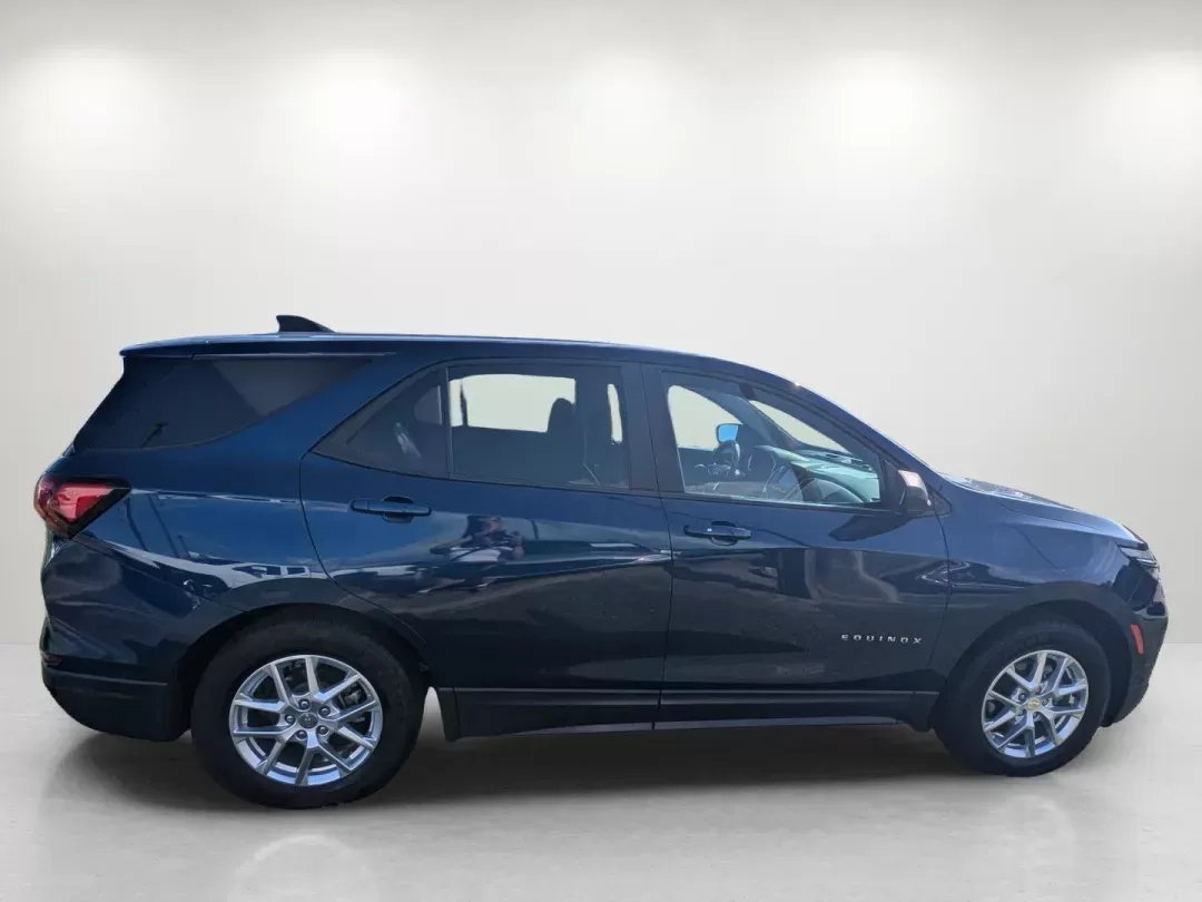 2022 /Medium Ash Gray Chevrolet Equinox LS (3GNAXHEV5NS) with an Turbocharged Gas I4 1.5L/92 engine, 6-Speed Automatic transmission, located at 3959 U.S. 80 W, Phenix City, AL, 36870, (334) 297-4885, 32.469296, -85.135185 - 2022 Chevrolet Equinox LS - Photo#3