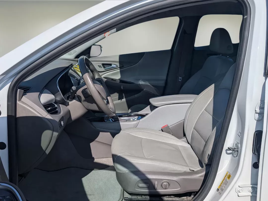 2016 /Dark Atmosphere/Medium Ash Gray Chevrolet Malibu LT (1G1ZE5ST7GF) with an Turbocharged Gas I4 1.5L/91 engine, 6-Speed Automatic transmission, located at 3959 U.S. 80 W, Phenix City, AL, 36870, (334) 297-4885, 32.469296, -85.135185 - 2016 Chevrolet Malibu LT - Photo#9