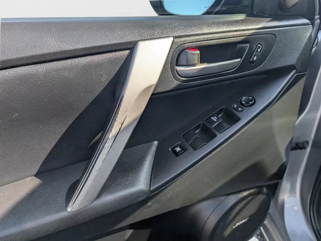 2013 Mazda Mazda3 i Grand Touring (JM1BL1W73D1) with an Gas I4 2.0L/122 engine, 6-Speed Automatic transmission, located at 521 Old Farm Lane Rd, Prattville, AL, 36066, (334) 325-1505, 32.482460, -86.416367 - 2013 Mazda Mazda3 i Grand Touring - Photo#8