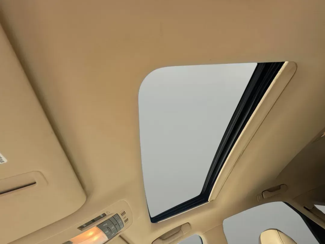 2010 Lexus RX 350 (2T2BK1BA6AC) with an Gas V6 3.5L/211 engine, 6-Speed Automatic w/OD Sequential-Shift transmission, located at 3959 U.S. 80 W, Phenix City, AL, 36870, (334) 297-4885, 32.469296, -85.135185 - 2010 Lexus RX 350 - Photo#17