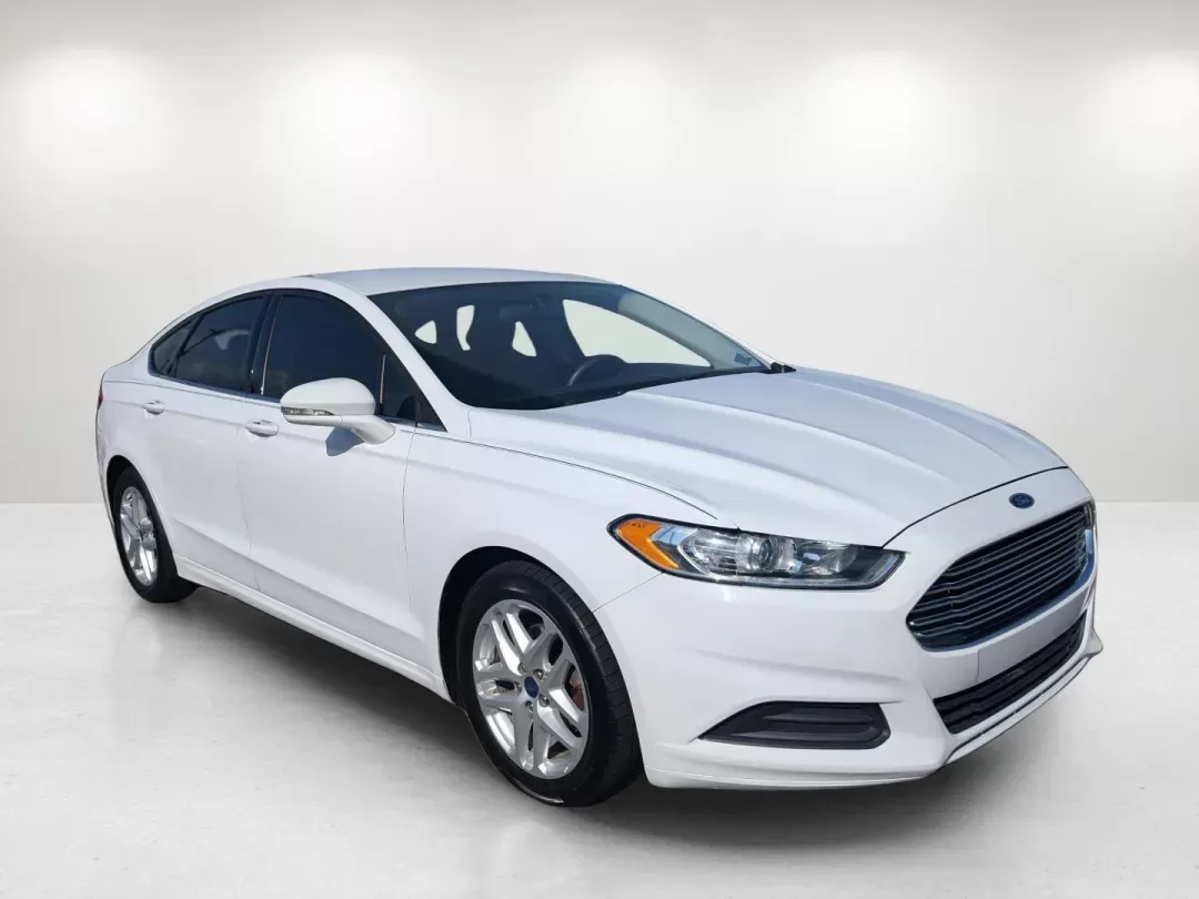 2016 Ford Fusion SE (1FA6P0H72G5) with an Regular Unleaded I-4 2.5 L/152 engine, 6-Speed Automatic w/OD transmission, located at 521 Old Farm Lane Rd, Prattville, AL, 36066, (334) 325-1505, 32.482460, -86.416367 - 2016 Ford Fusion SE - Photo#2