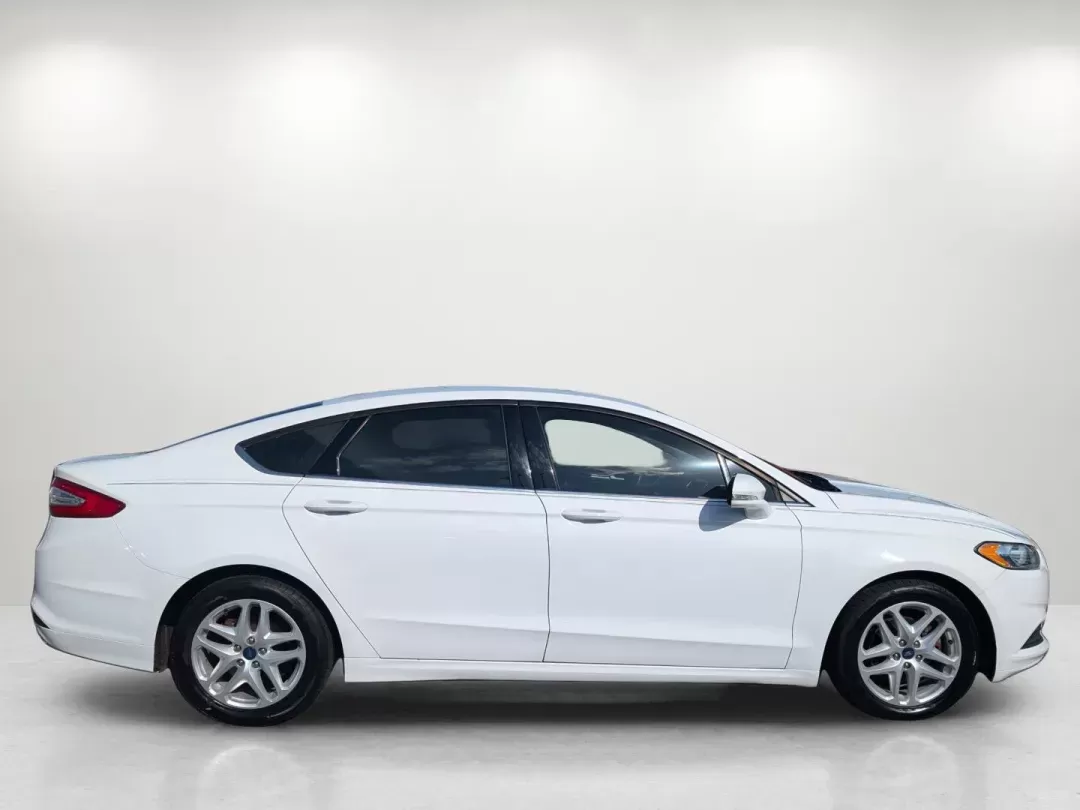 2016 Ford Fusion SE (1FA6P0H72G5) with an Regular Unleaded I-4 2.5 L/152 engine, 6-Speed Automatic w/OD transmission, located at 521 Old Farm Lane Rd, Prattville, AL, 36066, (334) 325-1505, 32.482460, -86.416367 - 2016 Ford Fusion SE - Photo#3
