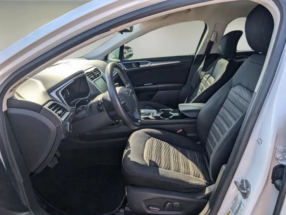 2016 Ford Fusion SE (1FA6P0H72G5) with an Regular Unleaded I-4 2.5 L/152 engine, 6-Speed Automatic w/OD transmission, located at 521 Old Farm Lane Rd, Prattville, AL, 36066, (334) 325-1505, 32.482460, -86.416367 - 2016 Ford Fusion SE - Photo#9