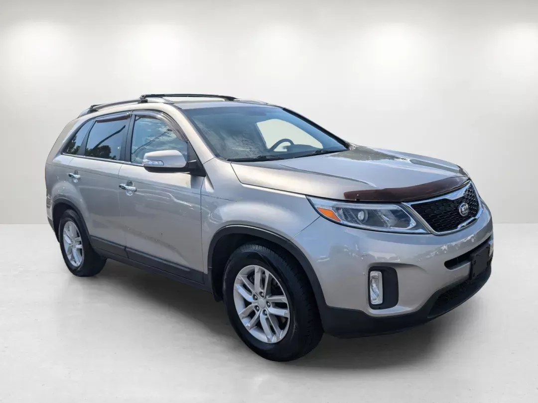 2014 /Beige Kia Sorento LX (5XYKT4A69EG) with an Regular Unleaded I-4 2.4 L/144 engine, 6-Speed Automatic w/OD transmission, located at 3959 U.S. 80 W, Phenix City, AL, 36870, (334) 297-4885, 32.469296, -85.135185 - 2014 Kia Sorento LX - Photo#2