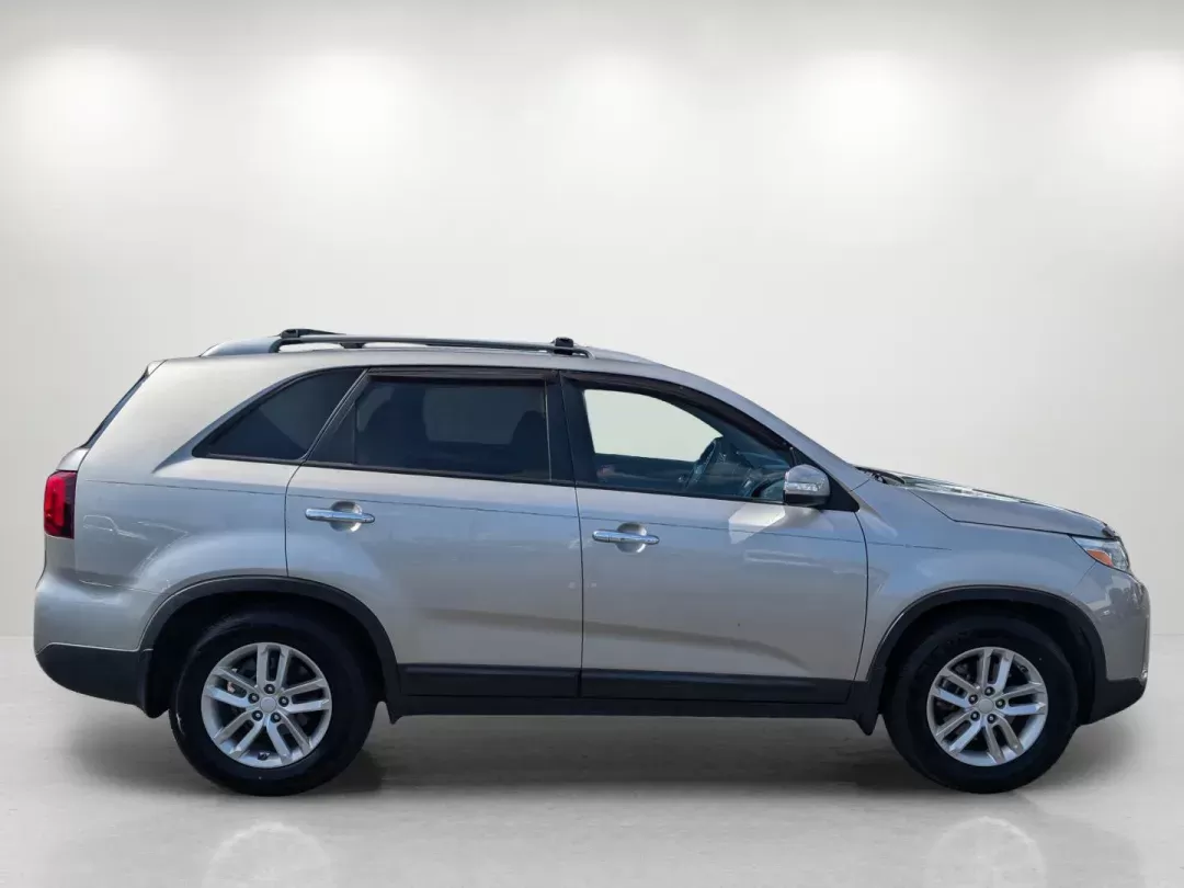 2014 /Beige Kia Sorento LX (5XYKT4A69EG) with an Regular Unleaded I-4 2.4 L/144 engine, 6-Speed Automatic w/OD transmission, located at 3959 U.S. 80 W, Phenix City, AL, 36870, (334) 297-4885, 32.469296, -85.135185 - 2014 Kia Sorento LX - Photo#3