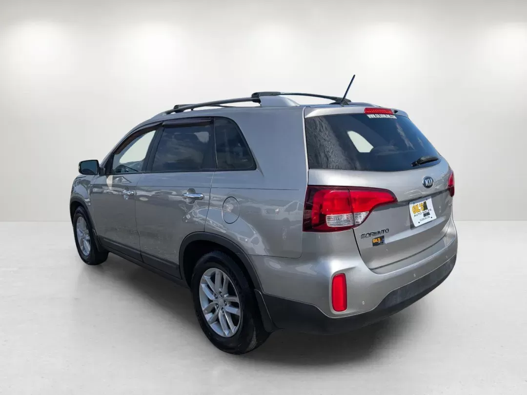 2014 /Beige Kia Sorento LX (5XYKT4A69EG) with an Regular Unleaded I-4 2.4 L/144 engine, 6-Speed Automatic w/OD transmission, located at 3959 U.S. 80 W, Phenix City, AL, 36870, (334) 297-4885, 32.469296, -85.135185 - 2014 Kia Sorento LX - Photo#6