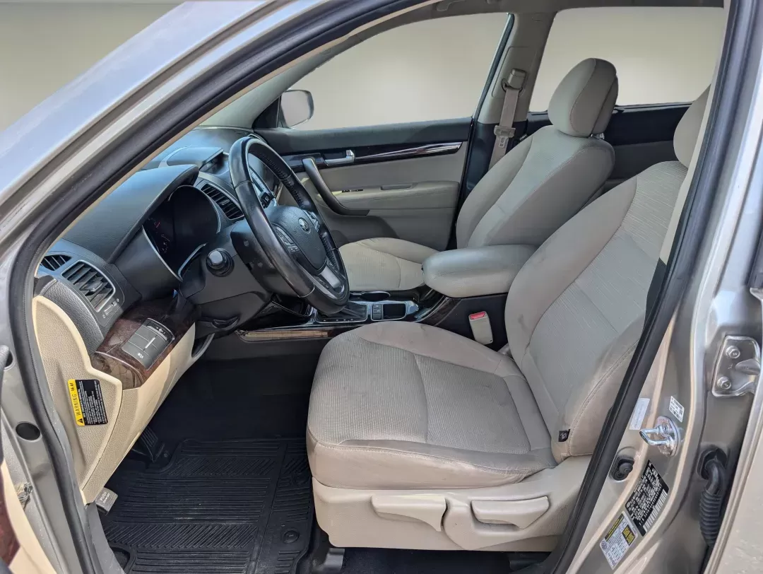2014 /Beige Kia Sorento LX (5XYKT4A69EG) with an Regular Unleaded I-4 2.4 L/144 engine, 6-Speed Automatic w/OD transmission, located at 3959 U.S. 80 W, Phenix City, AL, 36870, (334) 297-4885, 32.469296, -85.135185 - 2014 Kia Sorento LX - Photo#8