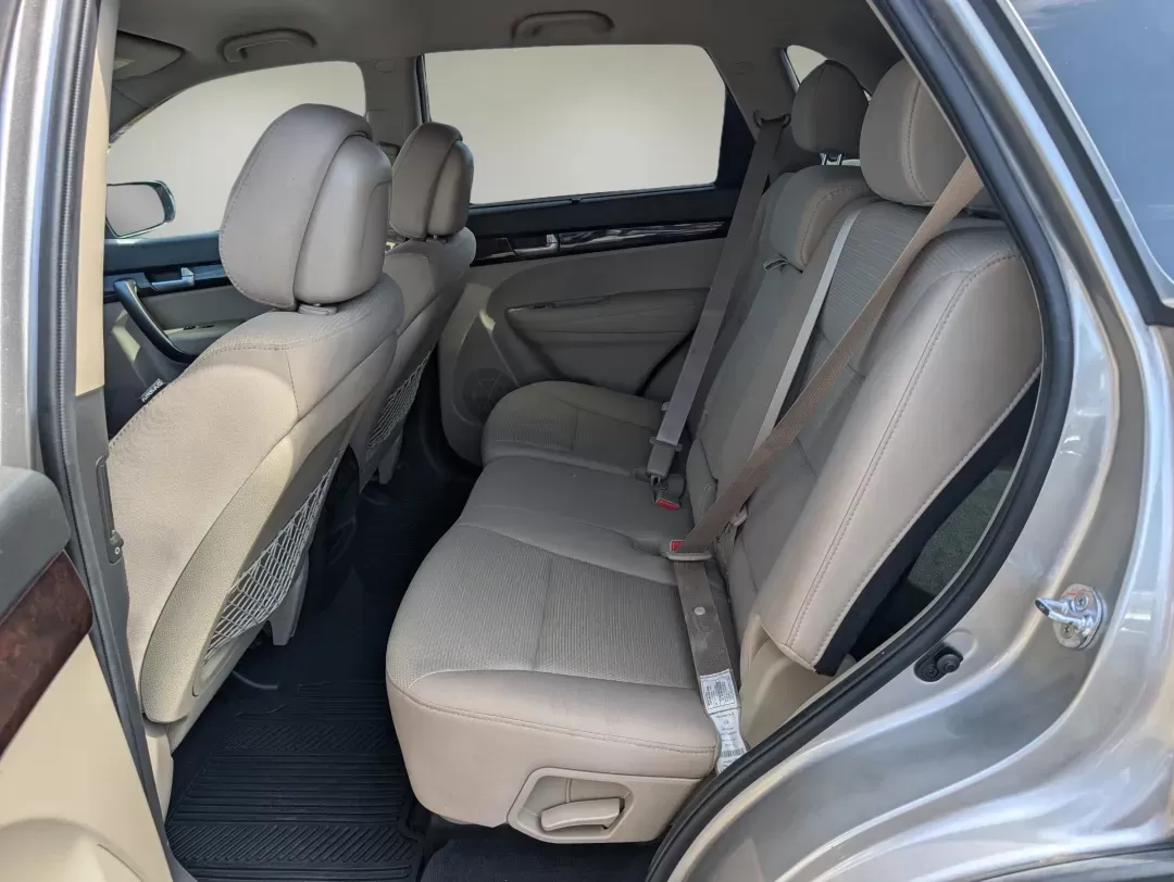 2014 /Beige Kia Sorento LX (5XYKT4A69EG) with an Regular Unleaded I-4 2.4 L/144 engine, 6-Speed Automatic w/OD transmission, located at 3959 U.S. 80 W, Phenix City, AL, 36870, (334) 297-4885, 32.469296, -85.135185 - 2014 Kia Sorento LX - Photo#9