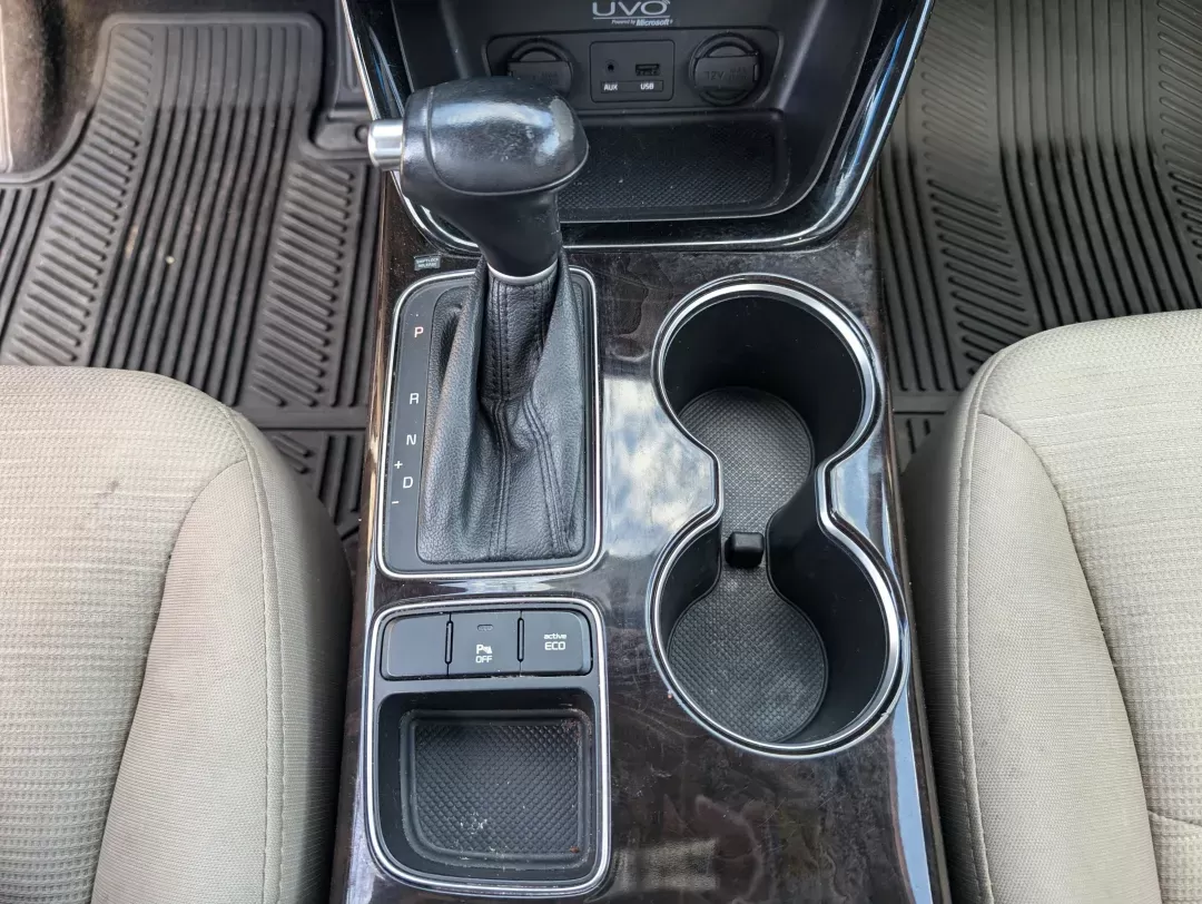 2014 /Beige Kia Sorento LX (5XYKT4A69EG) with an Regular Unleaded I-4 2.4 L/144 engine, 6-Speed Automatic w/OD transmission, located at 3959 U.S. 80 W, Phenix City, AL, 36870, (334) 297-4885, 32.469296, -85.135185 - 2014 Kia Sorento LX - Photo#11