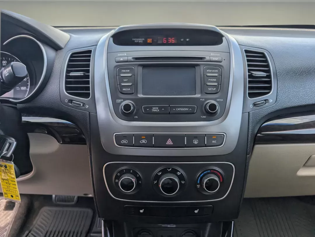 2014 /Beige Kia Sorento LX (5XYKT4A69EG) with an Regular Unleaded I-4 2.4 L/144 engine, 6-Speed Automatic w/OD transmission, located at 3959 U.S. 80 W, Phenix City, AL, 36870, (334) 297-4885, 32.469296, -85.135185 - 2014 Kia Sorento LX - Photo#12