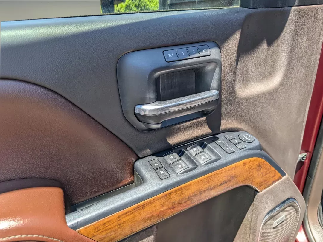 2017 /Saddle Chevrolet Silverado 2500HD High Country (1GC1KXEY2HF) with an Turbocharged Diesel V8 6.6L/403 engine, 6-Speed Automatic transmission, located at 3959 U.S. 80 W, Phenix City, AL, 36870, (334) 297-4885, 32.469296, -85.135185 - 2017 Chevrolet Silverado 2500HD High Country - Photo#9