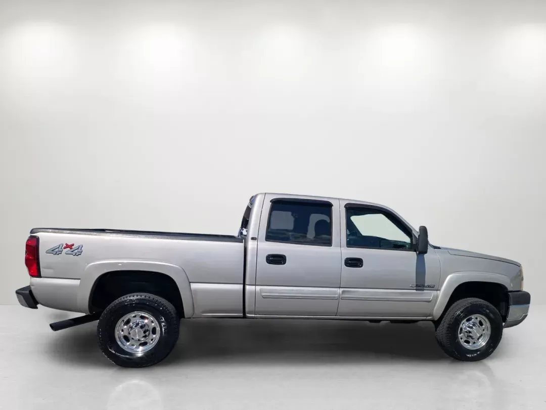 2004 /Dark Charcoal Chevrolet Silverado 2500HD LS (1GCHK23U64F) with an Gas V8 6.0L/364 engine, 4-Speed HD Automatic w/OD transmission, located at 3959 U.S. 80 W, Phenix City, AL, 36870, (334) 297-4885, 32.469296, -85.135185 - 2004 Chevrolet Silverado 2500HD LS - Photo#3