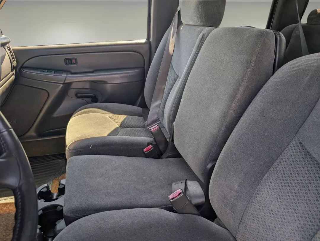 2004 /Dark Charcoal Chevrolet Silverado 2500HD LS (1GCHK23U64F) with an Gas V8 6.0L/364 engine, 4-Speed HD Automatic w/OD transmission, located at 3959 U.S. 80 W, Phenix City, AL, 36870, (334) 297-4885, 32.469296, -85.135185 - 2004 Chevrolet Silverado 2500HD LS - Photo#10