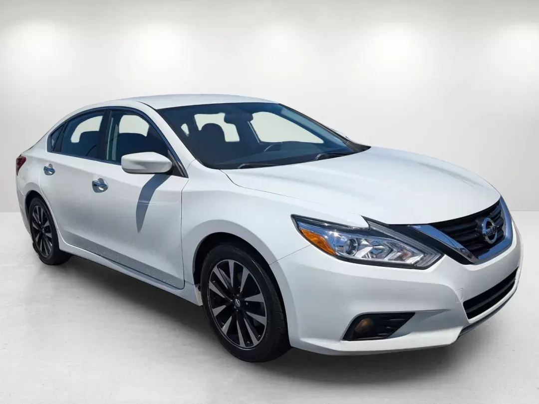 2018 /Charcoal Nissan Altima 2.5 SV (1N4AL3AP8JC) with an Regular Unleaded I-4 2.5 L/152 engine, 1-Speed CVT w/OD transmission, located at 3959 U.S. 80 W, Phenix City, AL, 36870, (334) 297-4885, 32.469296, -85.135185 - 2018 Nissan Altima 2.5 SV - Photo#3