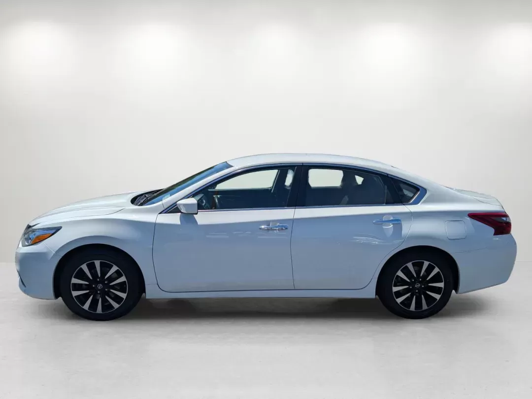 2018 /Charcoal Nissan Altima 2.5 SV (1N4AL3AP8JC) with an Regular Unleaded I-4 2.5 L/152 engine, 1-Speed CVT w/OD transmission, located at 3959 U.S. 80 W, Phenix City, AL, 36870, (334) 297-4885, 32.469296, -85.135185 - 2018 Nissan Altima 2.5 SV - Photo#8