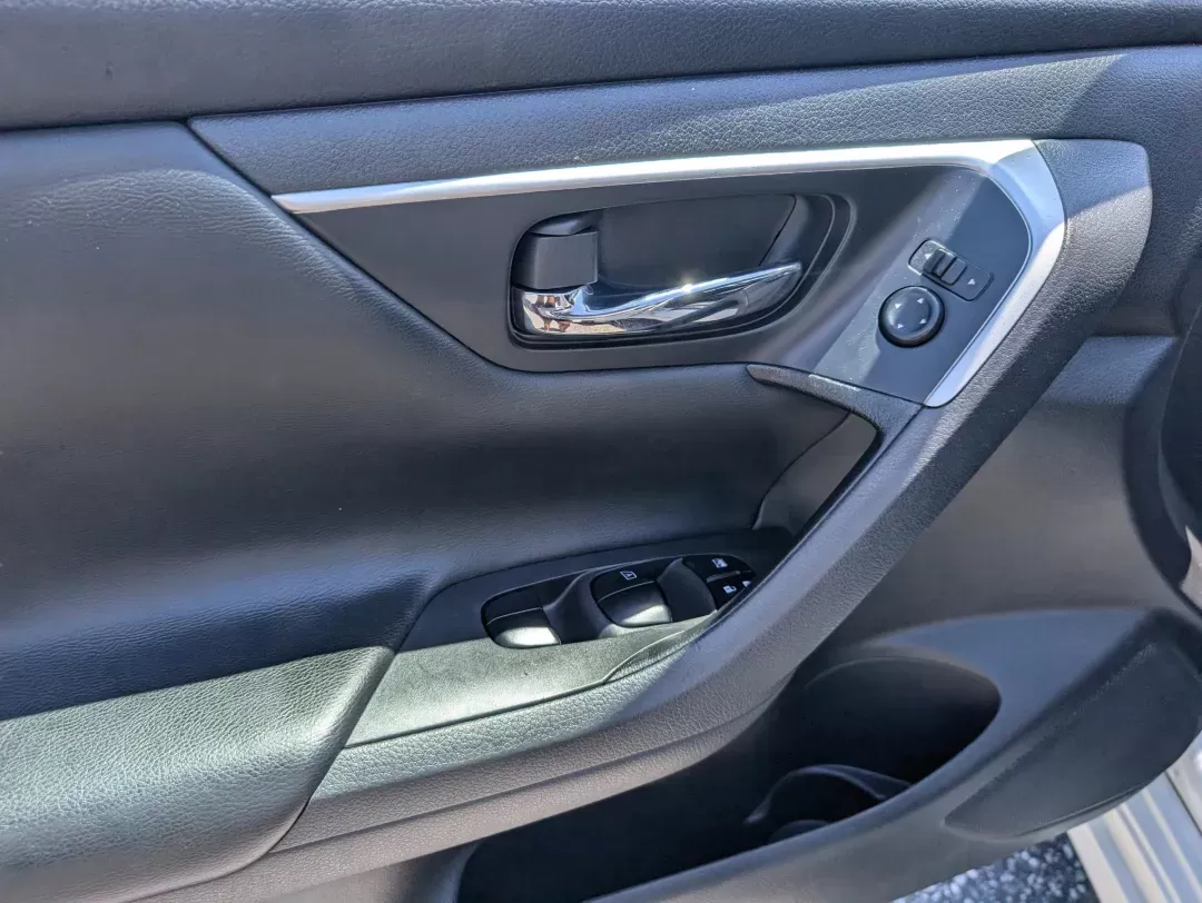 2018 /Charcoal Nissan Altima 2.5 SV (1N4AL3AP8JC) with an Regular Unleaded I-4 2.5 L/152 engine, 1-Speed CVT w/OD transmission, located at 3959 U.S. 80 W, Phenix City, AL, 36870, (334) 297-4885, 32.469296, -85.135185 - 2018 Nissan Altima 2.5 SV - Photo#9