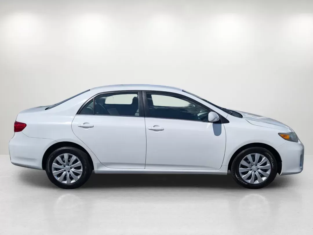 2013 Toyota Corolla LE Special Edition (2T1BU4EE2DC) with an Gas I4 1.8L/110 engine, 4-Speed Automatic transmission, located at 3959 U.S. 80 W, Phenix City, AL, 36870, (334) 297-4885, 32.469296, -85.135185 - 2013 Toyota Corolla LE Special Edition - Photo#3